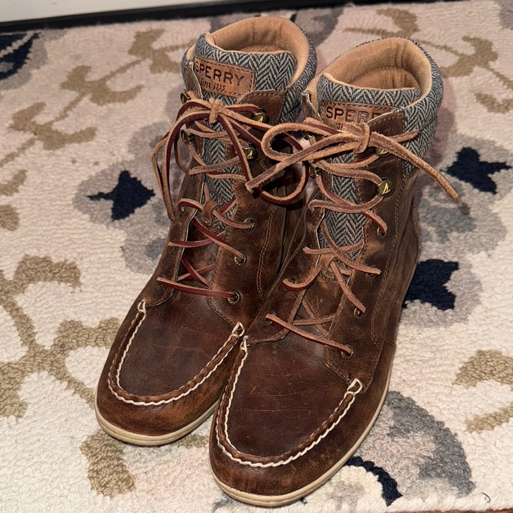 Sperry Brown Leather Boots with Herringbone Detail